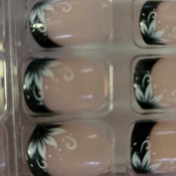 Fing'rs Edge Press-on Manicure nails - Picture 6 of 8